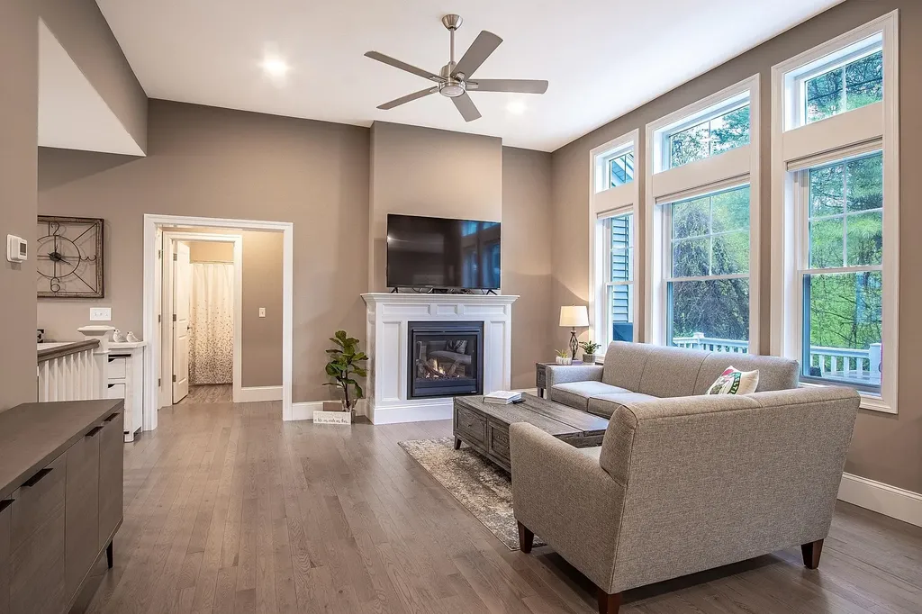 17 Craftsman Lane Nashua NH 03062