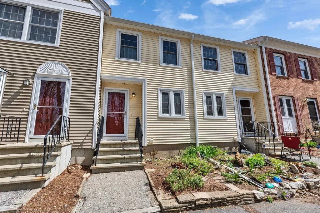 922 Fox Hollow Way Manchester NH 03104