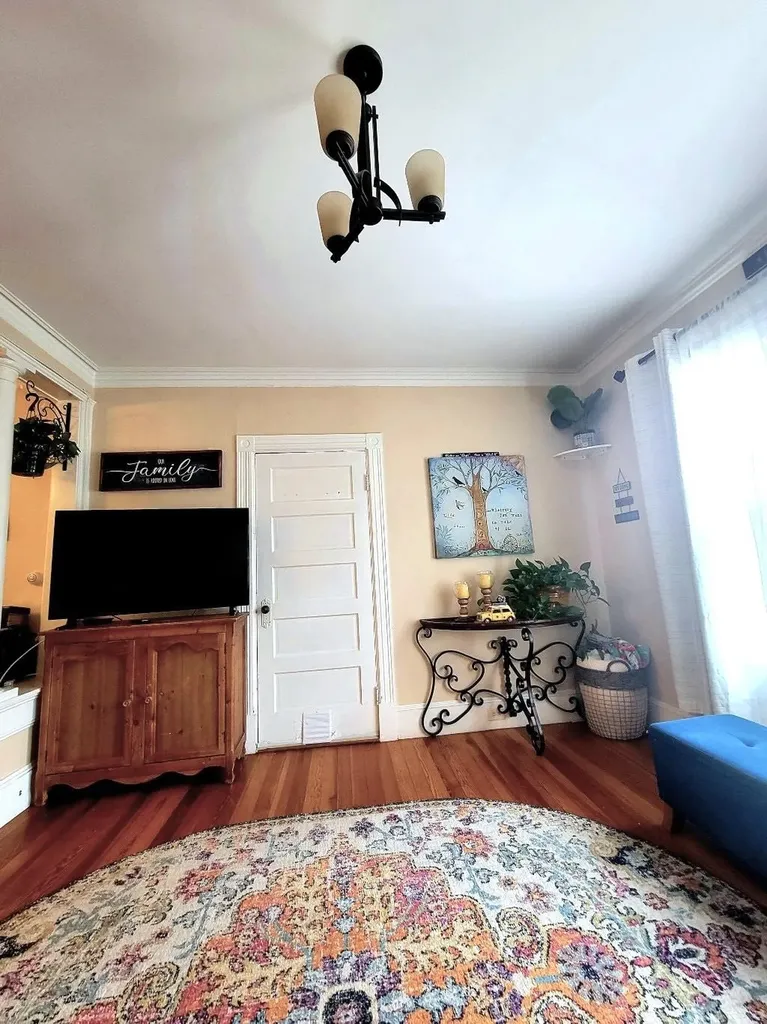 32 Blossom Street Nashua NH 03060