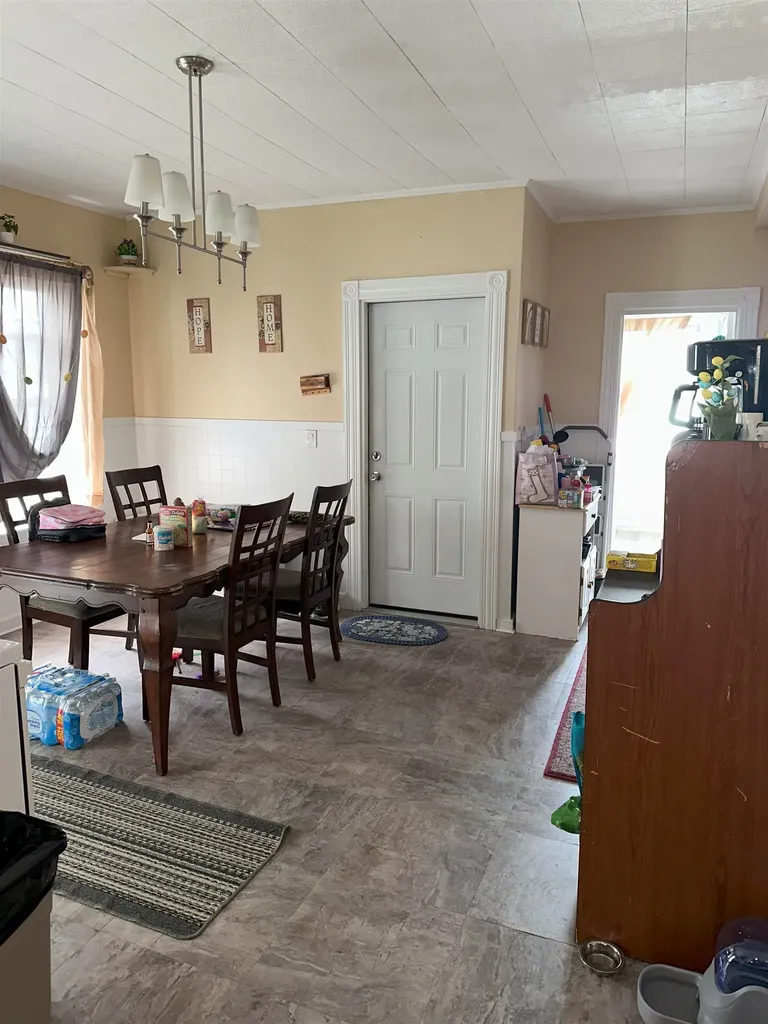 32 Blossom Street Nashua NH 03060