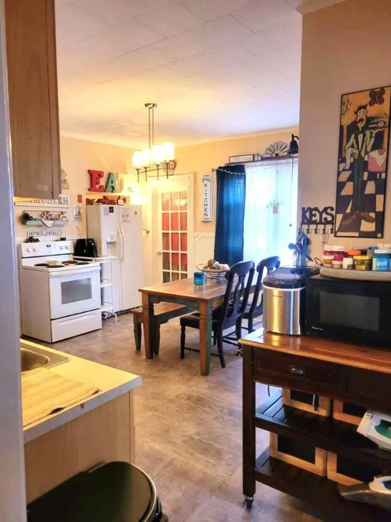 32 Blossom Street Nashua NH 03060