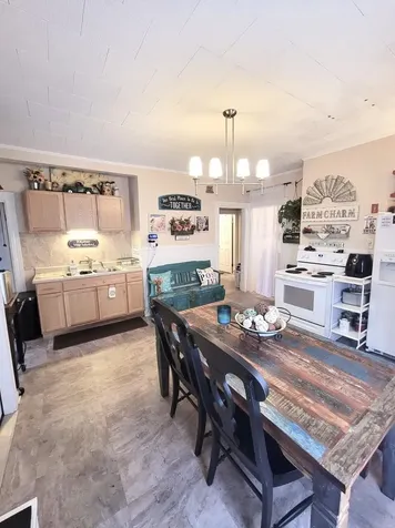32 Blossom Street Nashua NH 03060
