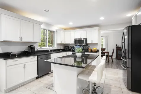 15 Roosevelt Drive Bedford NH 03110