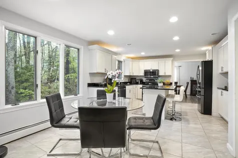 15 Roosevelt Drive Bedford NH 03110