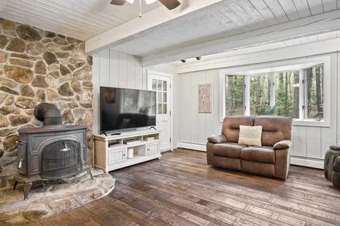 15 Roosevelt Drive Bedford NH 03110