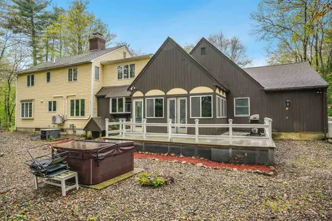 15 Roosevelt Drive Bedford NH 03110