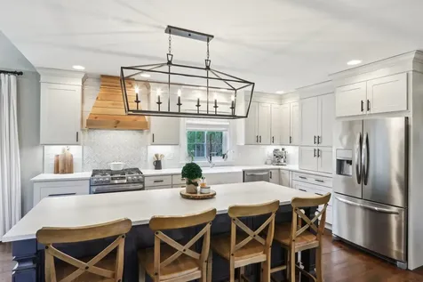 53 Winnicutt Road Stratham NH 03885