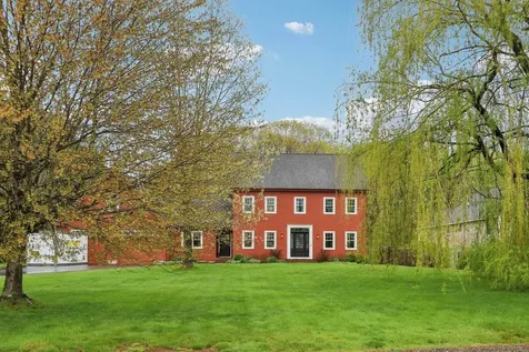 53 Winnicutt Road Stratham NH 03885