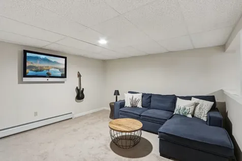 53 Winnicutt Road Stratham NH 03885