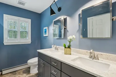 53 Winnicutt Road Stratham NH 03885