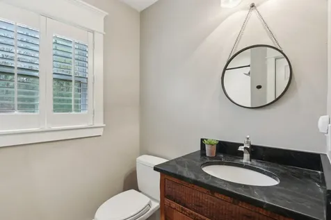 53 Winnicutt Road Stratham NH 03885