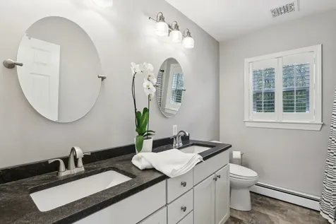 53 Winnicutt Road Stratham NH 03885