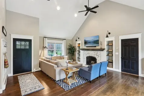 53 Winnicutt Road Stratham NH 03885