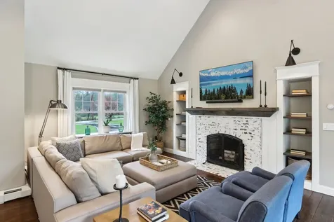 53 Winnicutt Road Stratham NH 03885