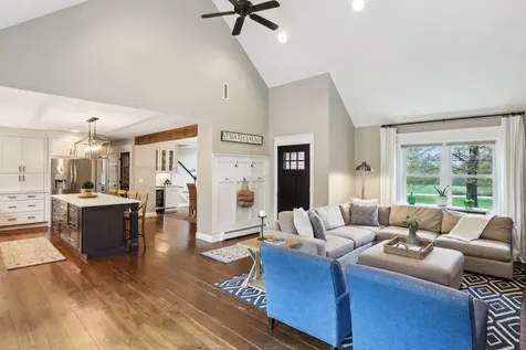 53 Winnicutt Road Stratham NH 03885