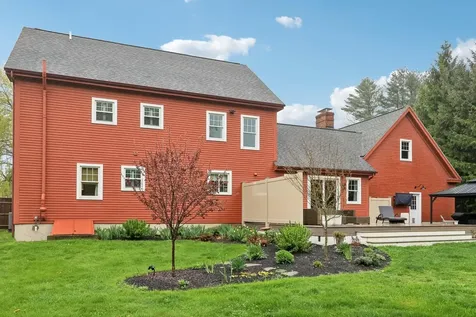 53 Winnicutt Road Stratham NH 03885
