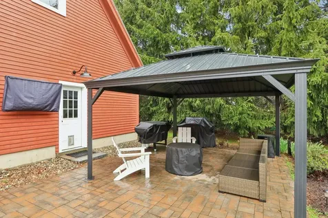 53 Winnicutt Road Stratham NH 03885