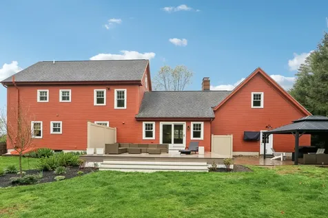 53 Winnicutt Road Stratham NH 03885