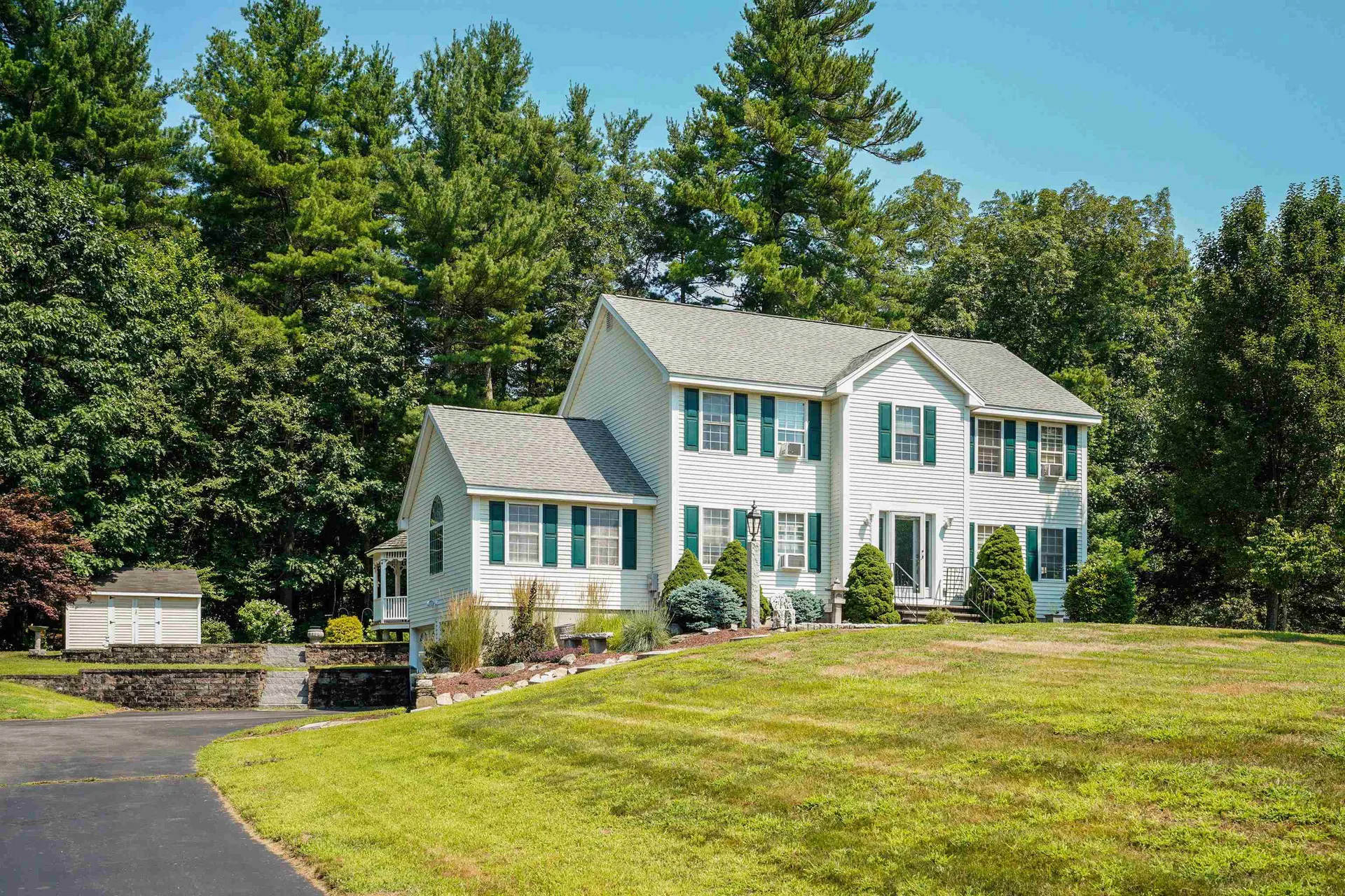 3 Abbey Road Londonderry NH 03053