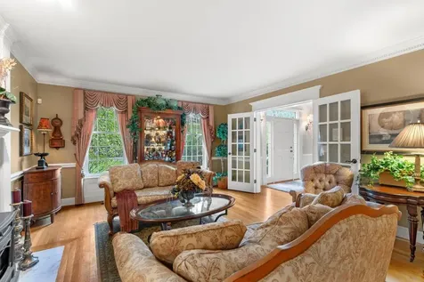12 Mcintosh Lane Bedford NH 03110