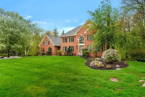 12 Mcintosh Lane Bedford NH 03110