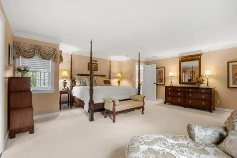 12 Mcintosh Lane Bedford NH 03110