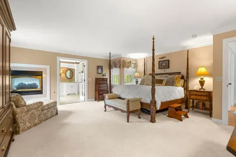 12 Mcintosh Lane Bedford NH 03110