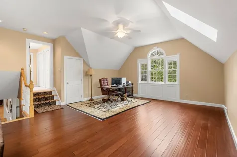 12 Mcintosh Lane Bedford NH 03110
