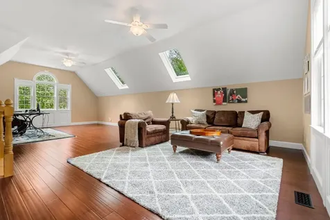 12 Mcintosh Lane Bedford NH 03110