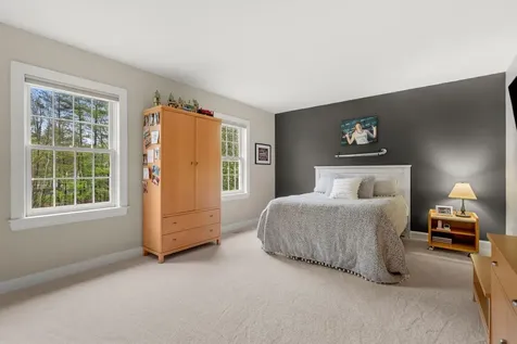 12 Mcintosh Lane Bedford NH 03110