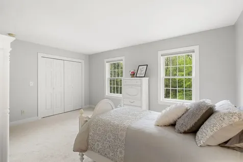 12 Mcintosh Lane Bedford NH 03110