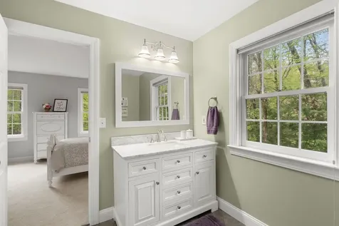 12 Mcintosh Lane Bedford NH 03110