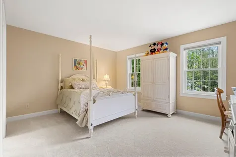 12 Mcintosh Lane Bedford NH 03110
