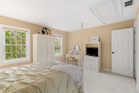 12 Mcintosh Lane Bedford NH 03110