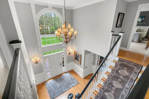 12 Mcintosh Lane Bedford NH 03110