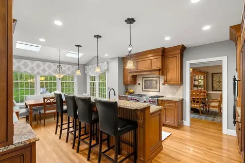 12 Mcintosh Lane Bedford NH 03110