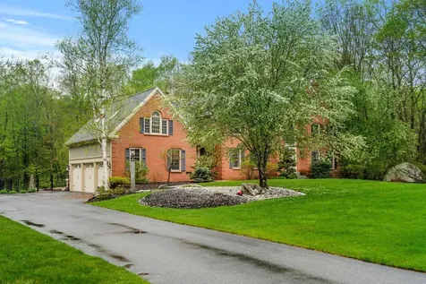 12 Mcintosh Lane Bedford NH 03110