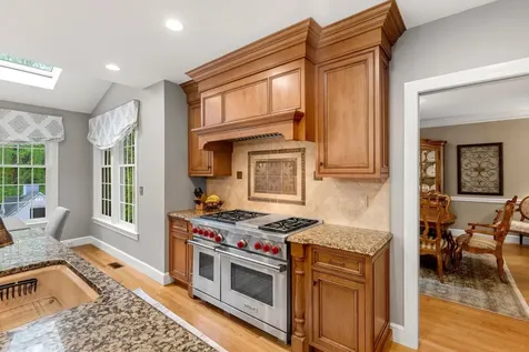 12 Mcintosh Lane Bedford NH 03110