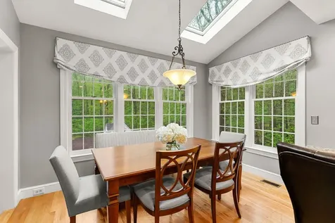 12 Mcintosh Lane Bedford NH 03110