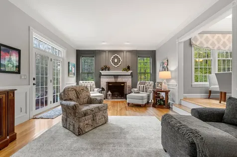 12 Mcintosh Lane Bedford NH 03110