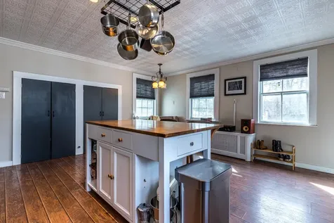 2 Kitteridge Square Newmarket NH 03857