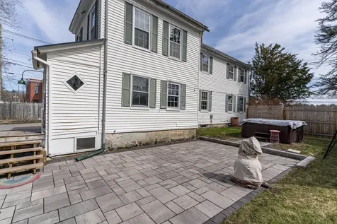 2 Kitteridge Square Newmarket NH 03857