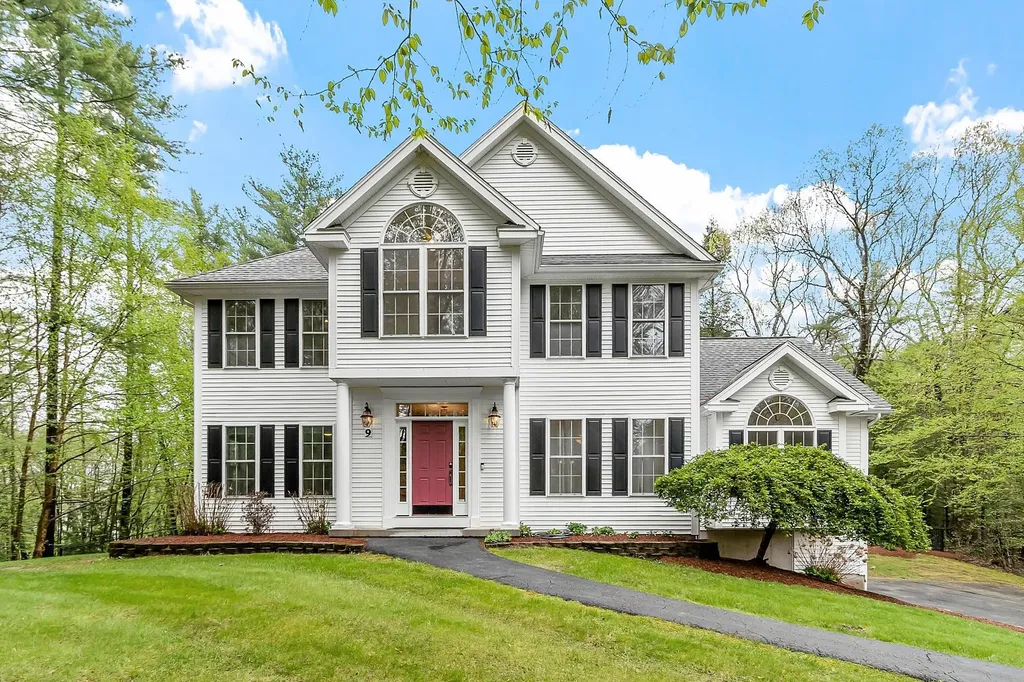 9 Misty Lane Londonderry NH 03053