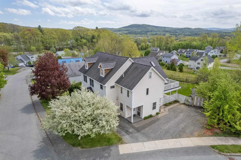 33 Acorn Street Hartford VT 05001