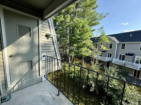 2 Roedean Drive Nashua NH 03063