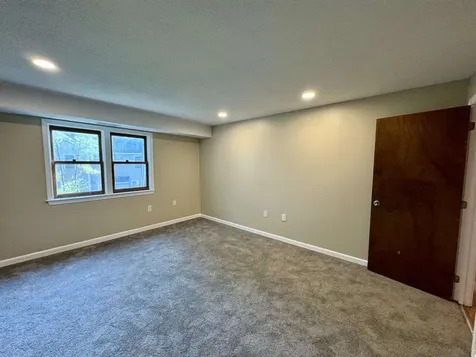 2 Roedean Drive Nashua NH 03063