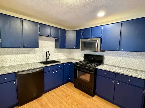 2 Roedean Drive Nashua NH 03063