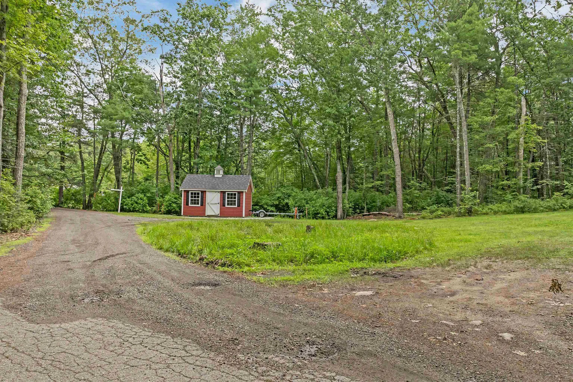 19 Whitneys Grove Road Derry NH 03038