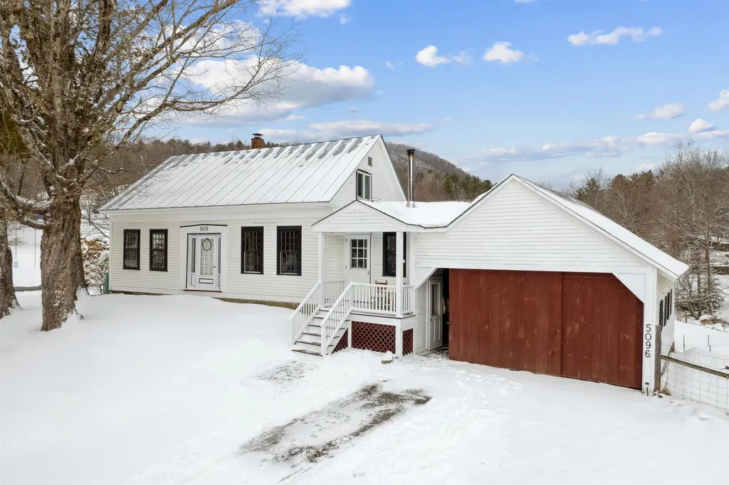 5096 Vt 113 Vershire VT 05079