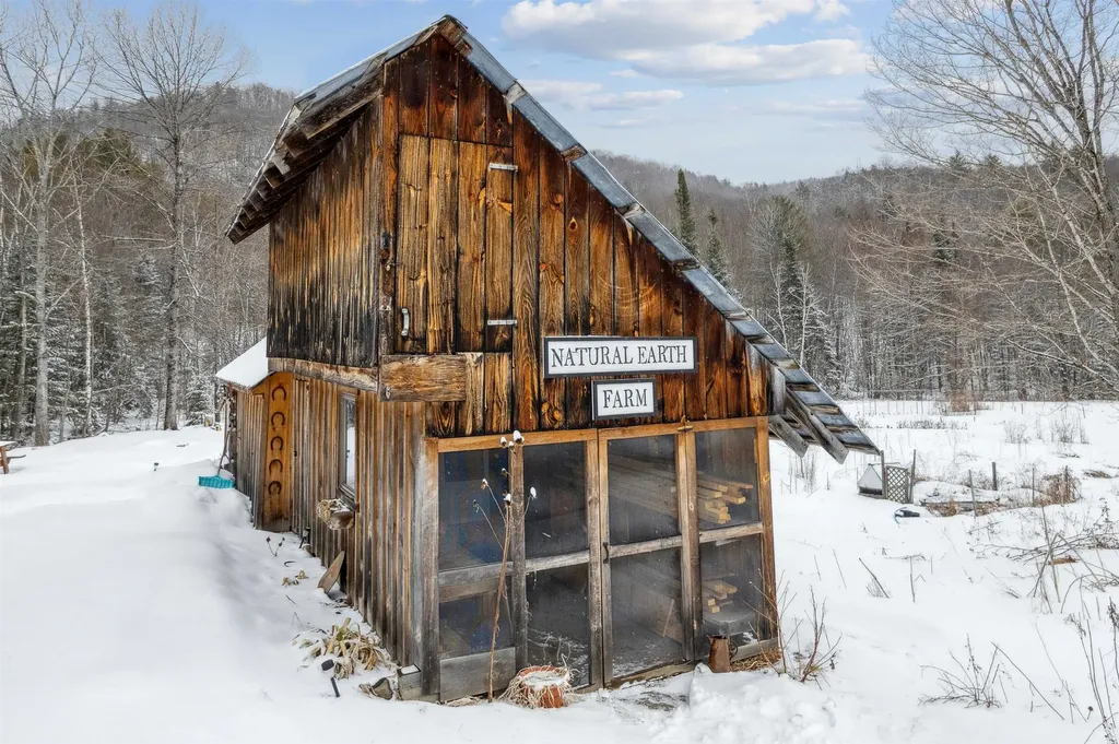 5096 Vt 113 Vershire VT 05079